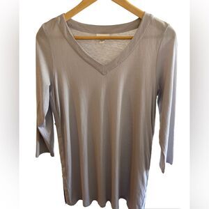 J. Jill Women’s casual mid-sleeve light gray V-neck shirt size S great condition